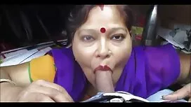 Gadis hitam dengan s ...