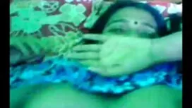 Istri depan kamera s ...