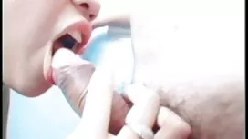 Pelacur di atas meja ...