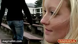 Cantik berambut pera ...