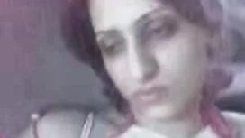 Gadis itu dengan pak ...
